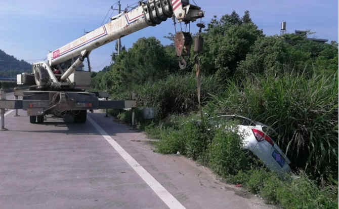 调兵山重载吊车救援